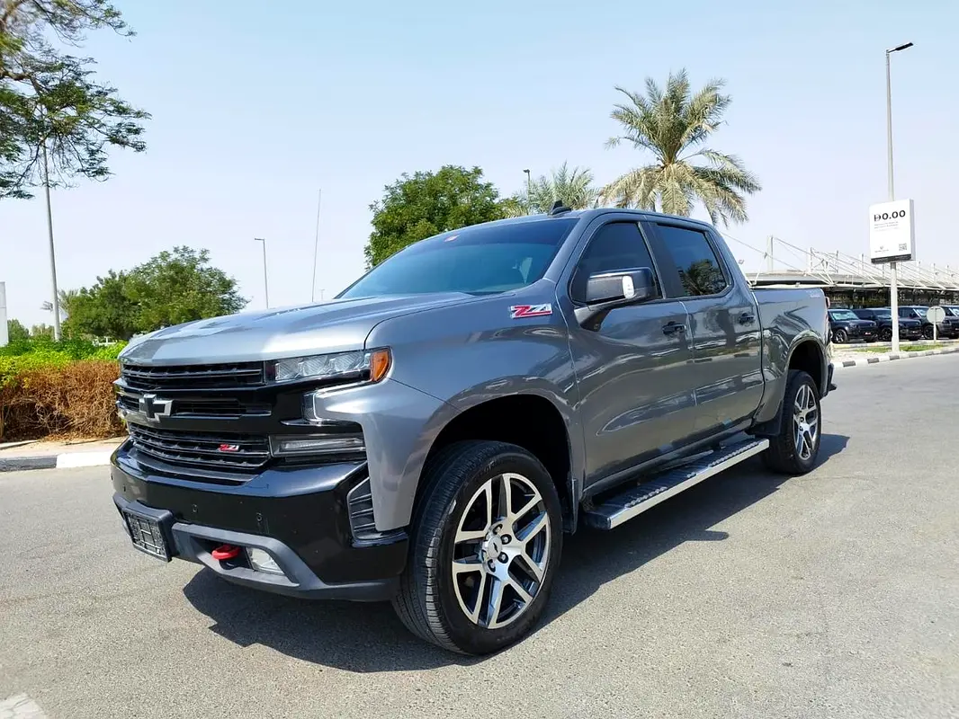 CHEVROLET Silverado LT 2021 - photo 2 - Import Émirats | International Cars