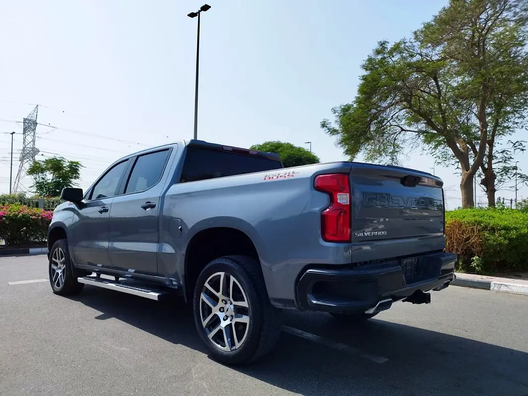 CHEVROLET Silverado LT 2021 - photo 4 - Import Émirats | International Cars