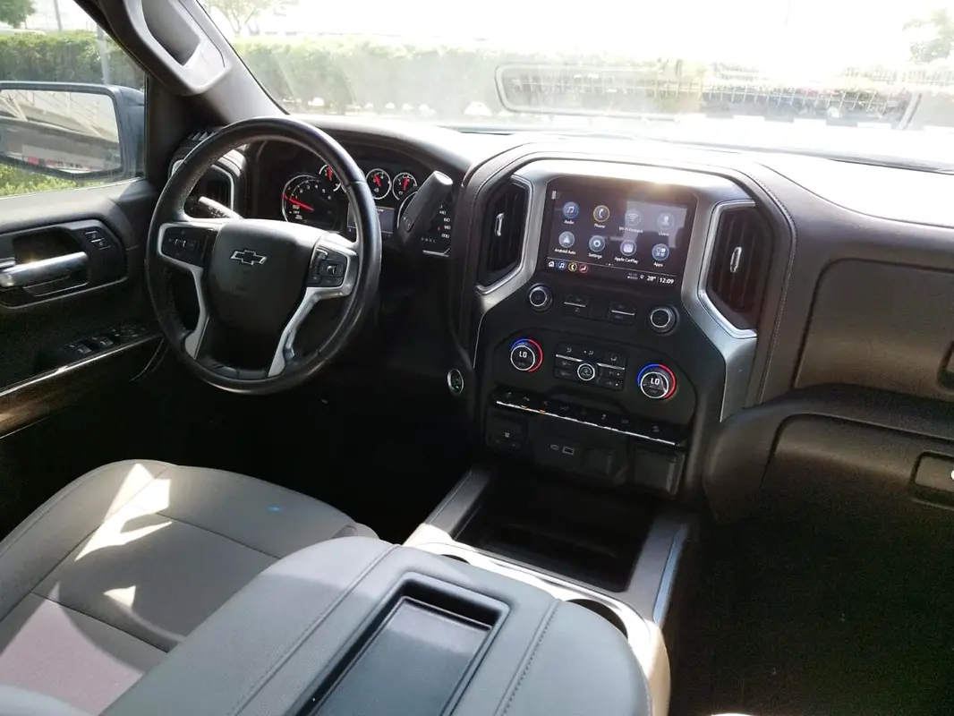 CHEVROLET Silverado LT 2021 - photo 9 - Import Émirats | International Cars