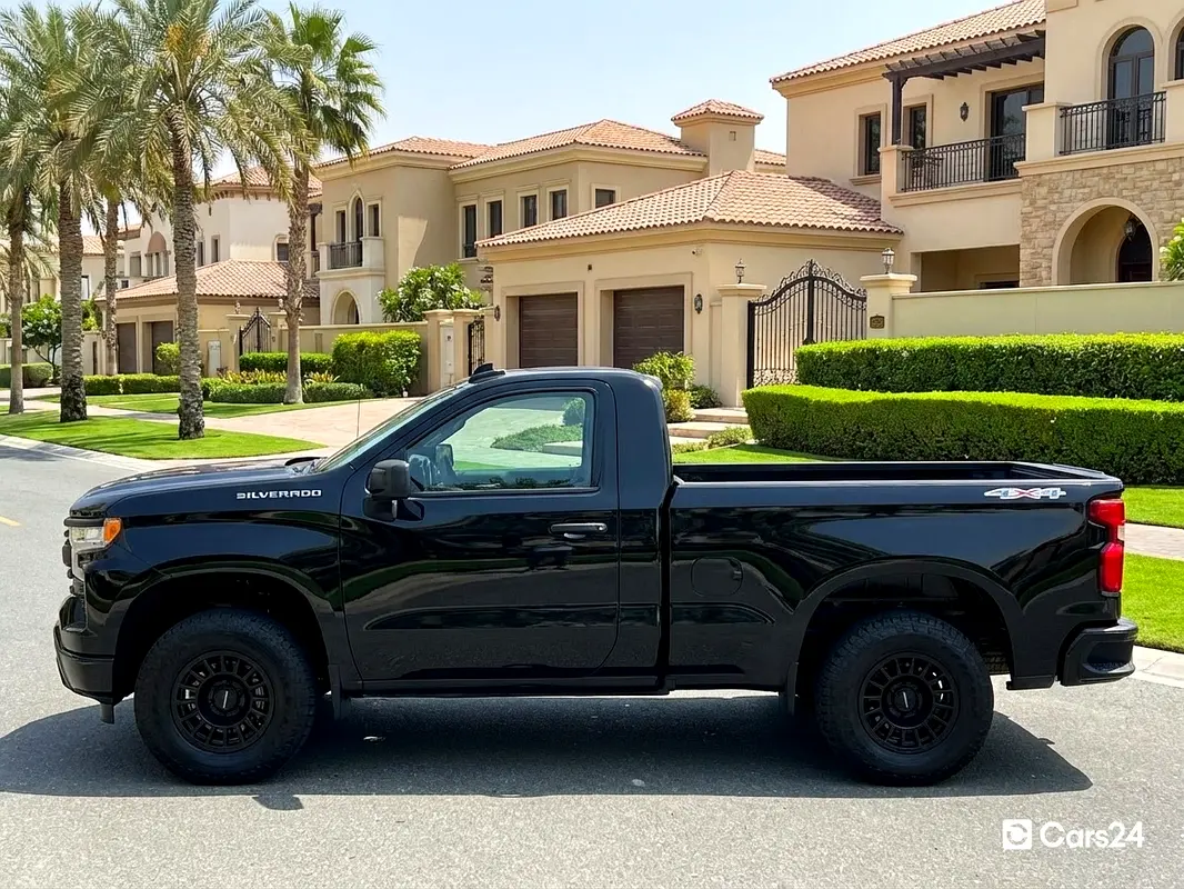 CHEVROLET Silverado LT 2024 - photo 3 - Import Émirats | International Cars