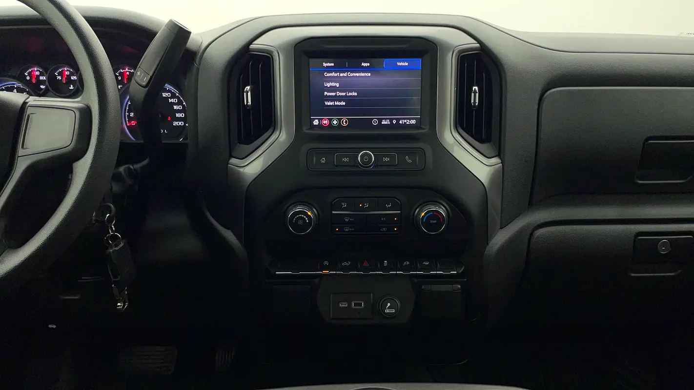 CHEVROLET Silverado LT 2024 - photo 8 - Import Émirats | International Cars