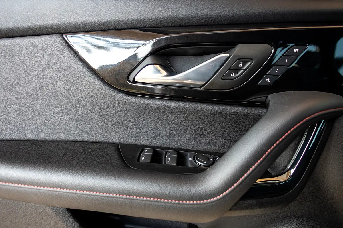 CHEVROLET Blazer RS 2024 - photo 10 - Import Émirats | International Cars