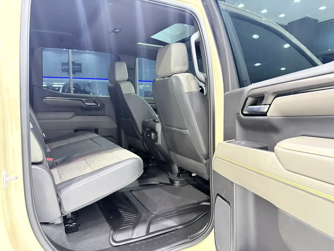 CHEVROLET Silverado ZR2 2023 - photo 10 - Import Émirats | International Cars