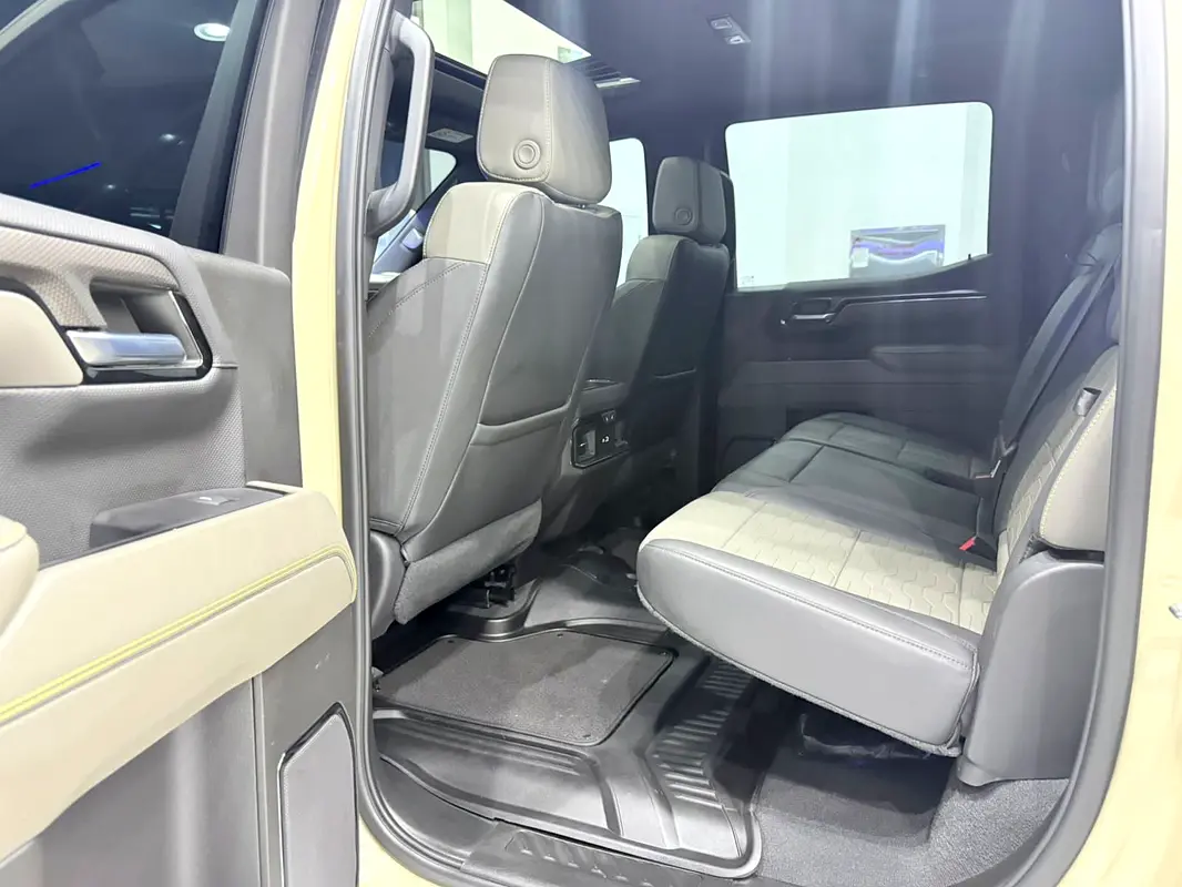 CHEVROLET Silverado ZR2 2023 - photo 11 - Import Émirats | International Cars