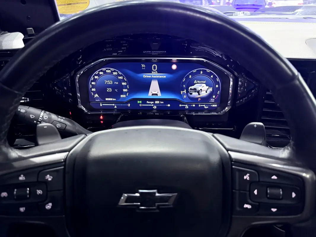 CHEVROLET Silverado ZR2 2023 - photo 12 - Import Émirats | International Cars