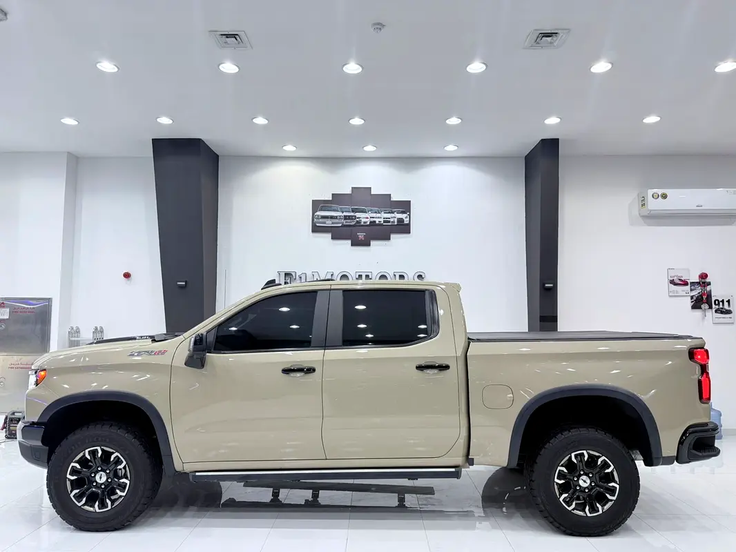 CHEVROLET Silverado ZR2 2023 - photo 2 - Import Émirats | International Cars