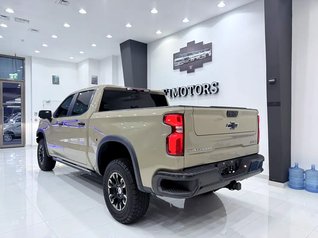 CHEVROLET Silverado ZR2 2023 - photo 4 - Import Émirats | International Cars