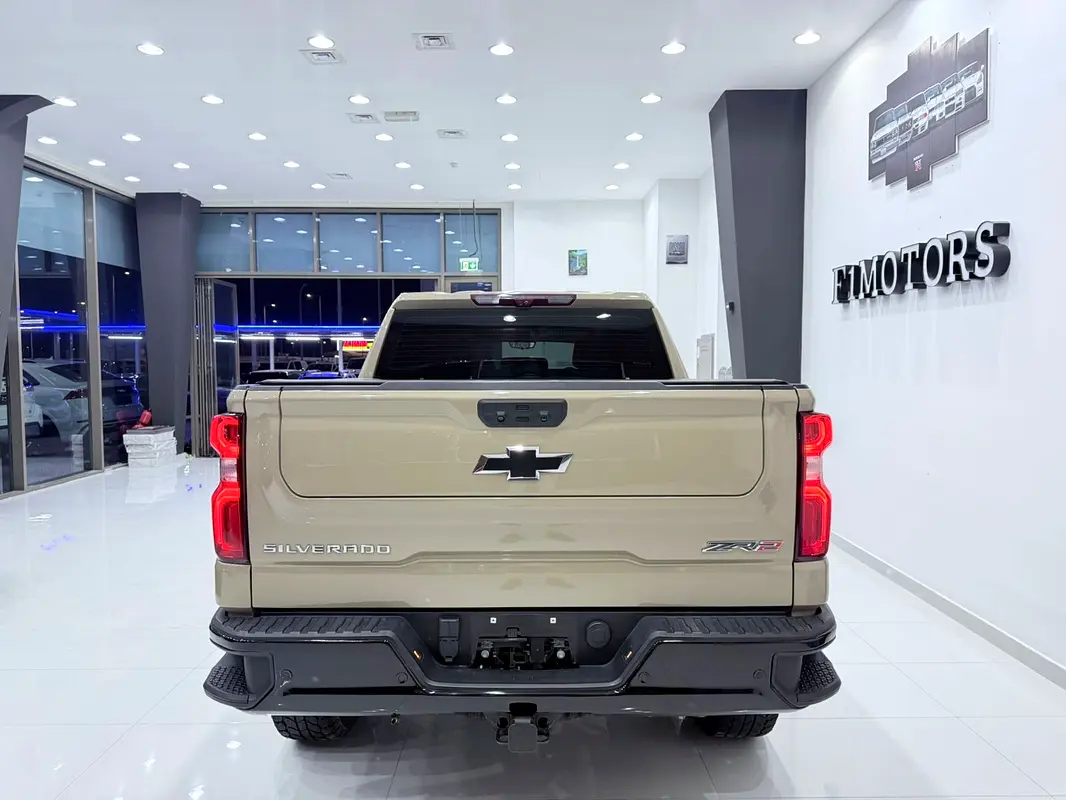 CHEVROLET Silverado ZR2 2023 - photo 8 - Import Émirats | International Cars