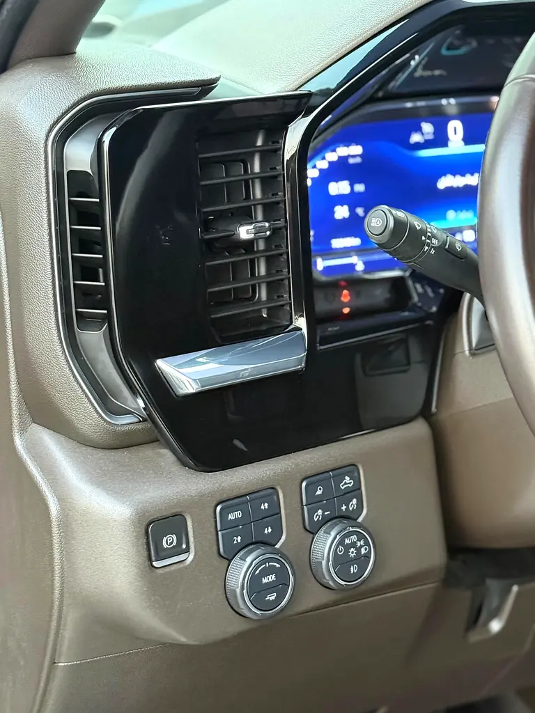 CHEVROLET Silverado 1500 LT Trail Boss 2022 - photo 11 - Import Émirats | International Cars