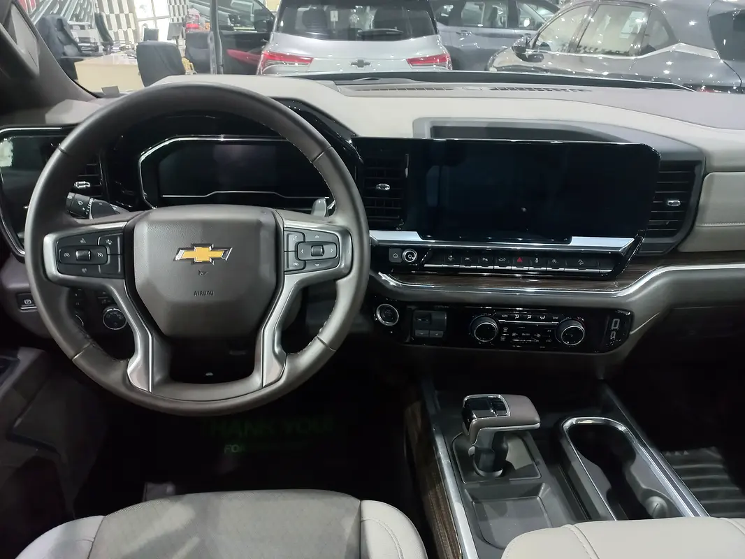 CHEVROLET Silverado LT 2025 - photo 5 - Import Émirats | International Cars