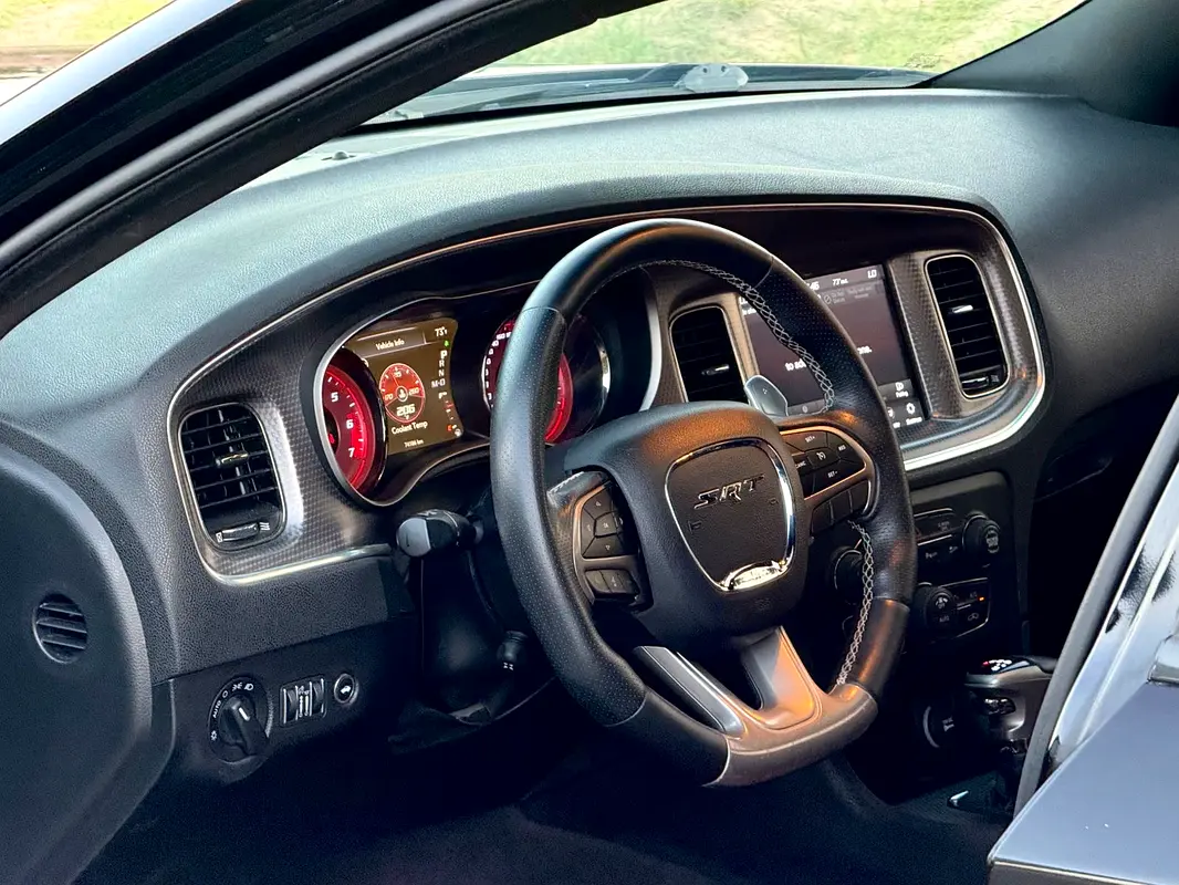 DODGE Charger SRT8 Hellcat 2018 - photo 11 - Import Émirats | International Cars