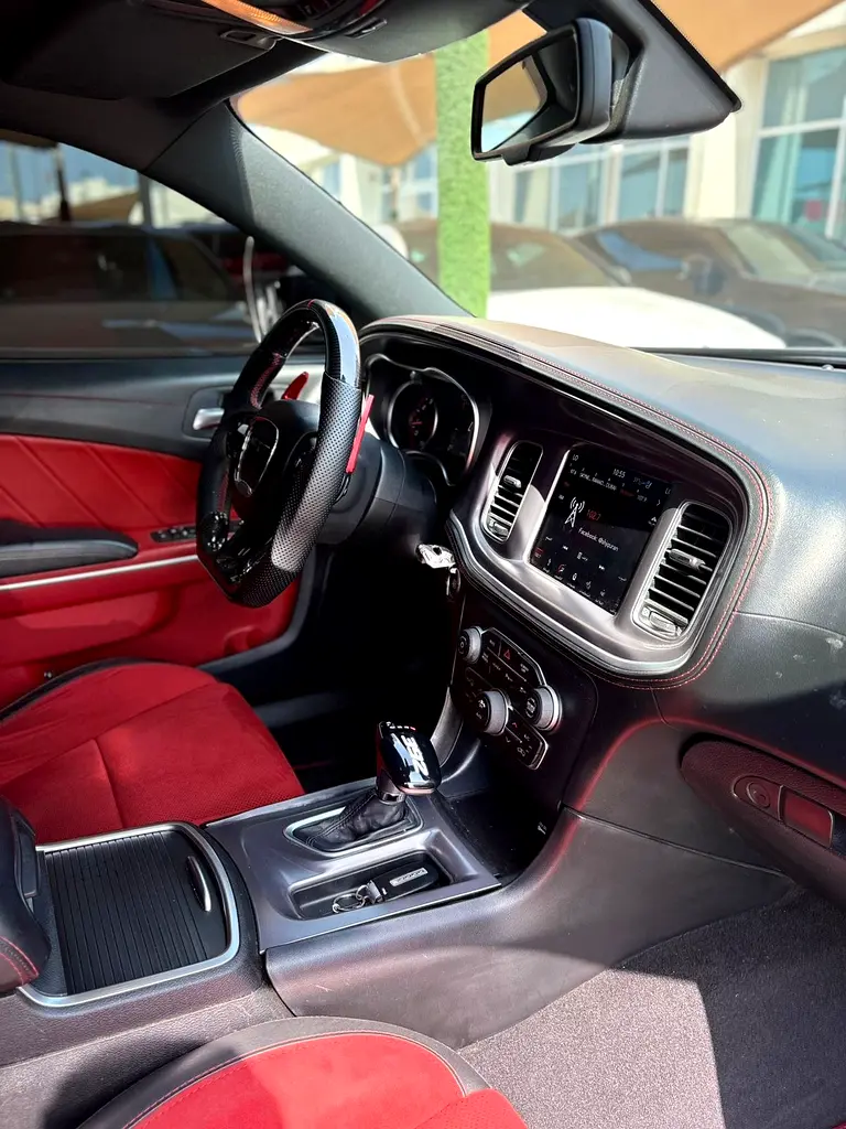 DODGE Charger Scat Pack 2019 - photo 11 - Import Émirats | International Cars