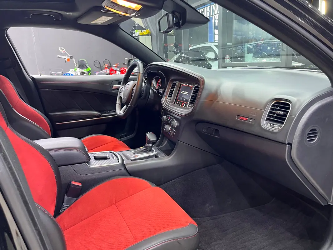 DODGE Charger Scat Pack 2023 - photo 9 - Import Émirats | International Cars