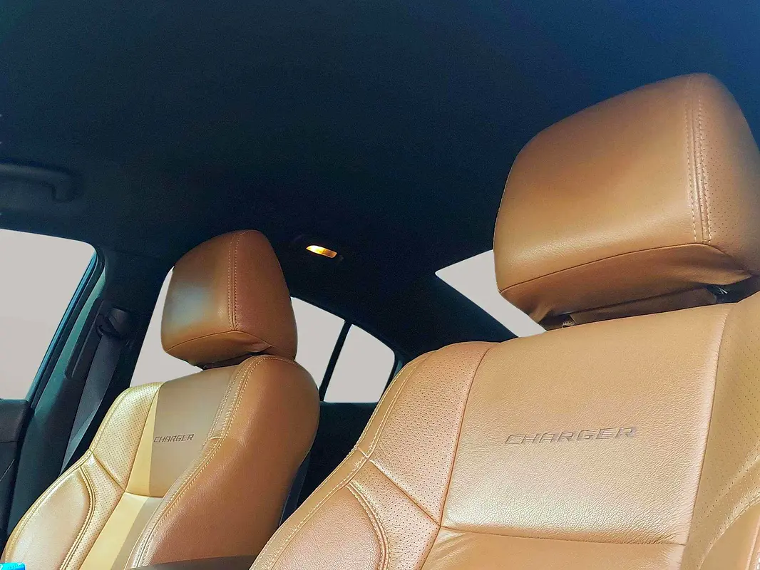 DODGE Charger SXT 2018 - photo 10 - Import Émirats | International Cars