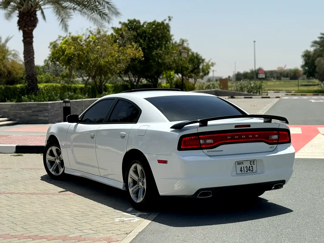 DODGE Charger SXT Plus 2014 - photo 11 - Import Émirats | International Cars