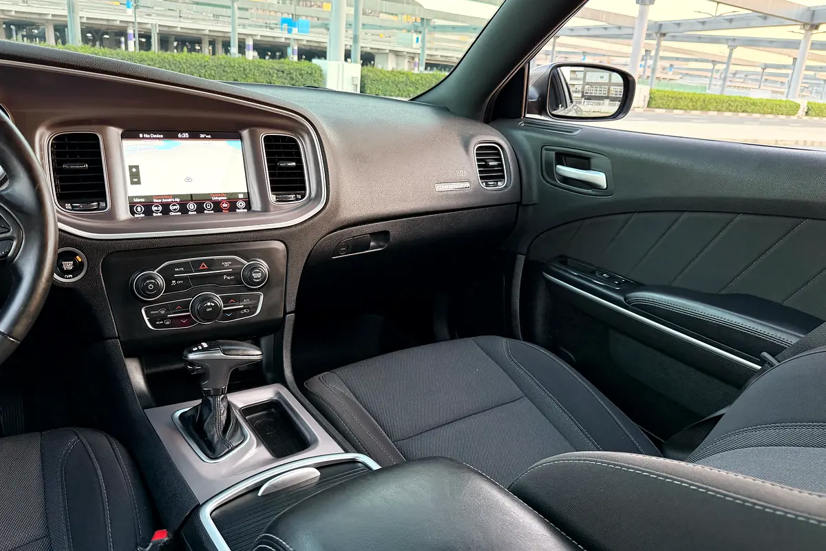 DODGE Charger SXT Plus 2019 - photo 12 - Import Émirats | International Cars