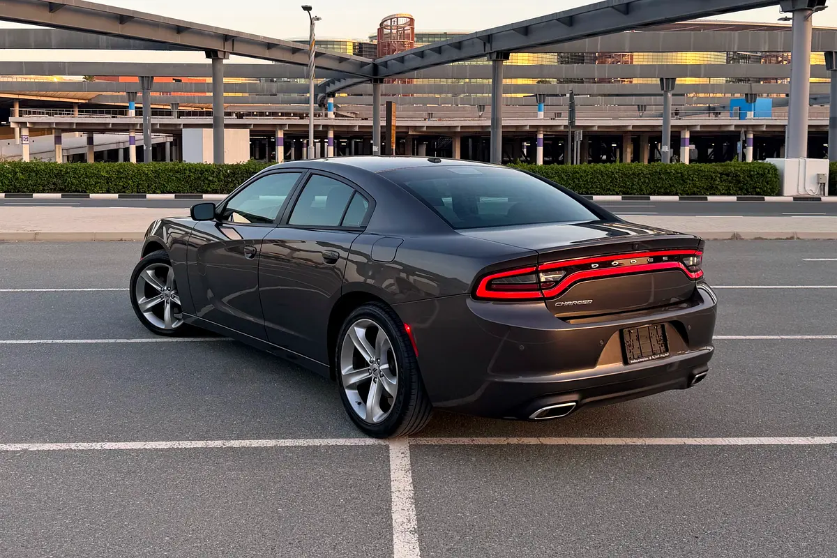 DODGE Charger SXT Plus 2019 - photo 2 - Import Émirats | International Cars