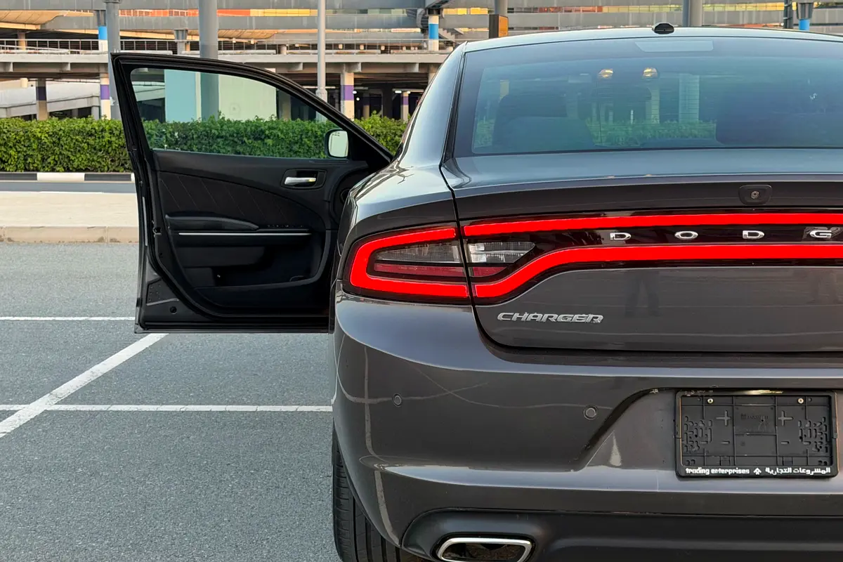 DODGE Charger SXT Plus 2019 - photo 6 - Import Émirats | International Cars