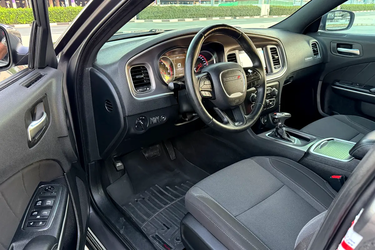 DODGE Charger SXT Plus 2019 - photo 9 - Import Émirats | International Cars