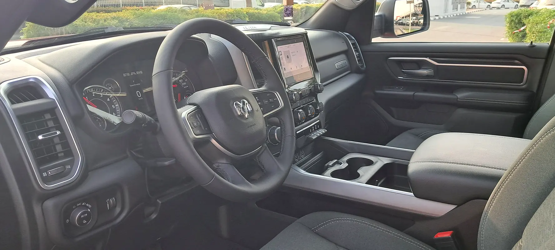 DODGE Ram 1500 Big Horn 2025 - photo 10 - Import Émirats | International Cars