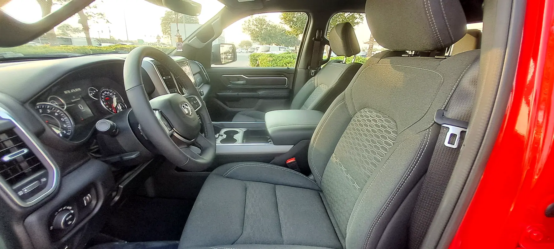 DODGE Ram 1500 Big Horn 2025 - photo 11 - Import Émirats | International Cars