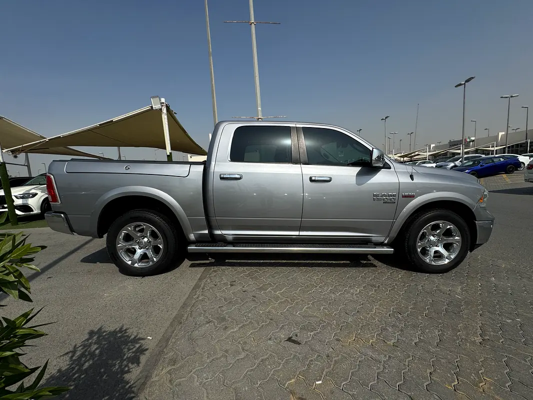 DODGE Ram 1500 Laramie 2021 - photo 4 - Import Émirats | International Cars