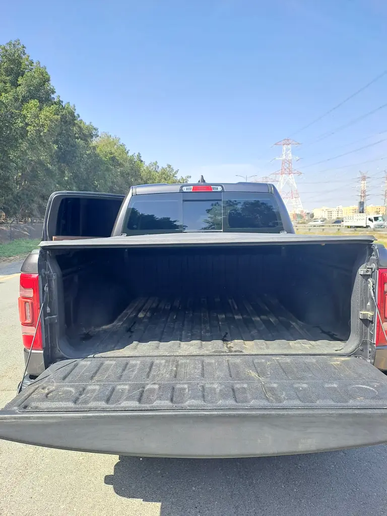 DODGE Ram 1500 Laramie 2021 - photo 11 - Import Émirats | International Cars