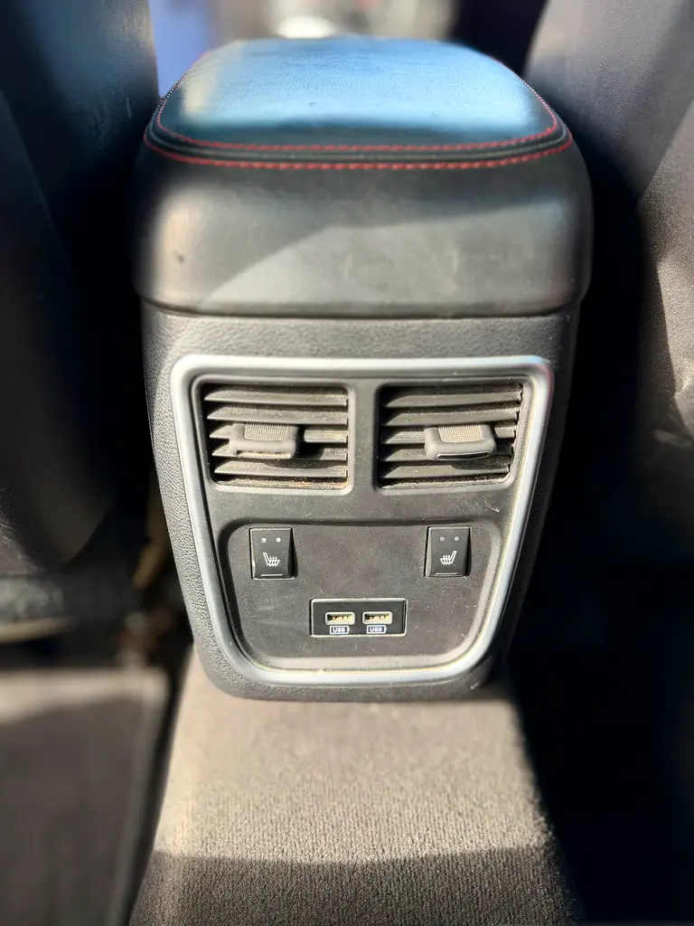 DODGE Charger SXT 2015 - photo 11 - Import Émirats | International Cars