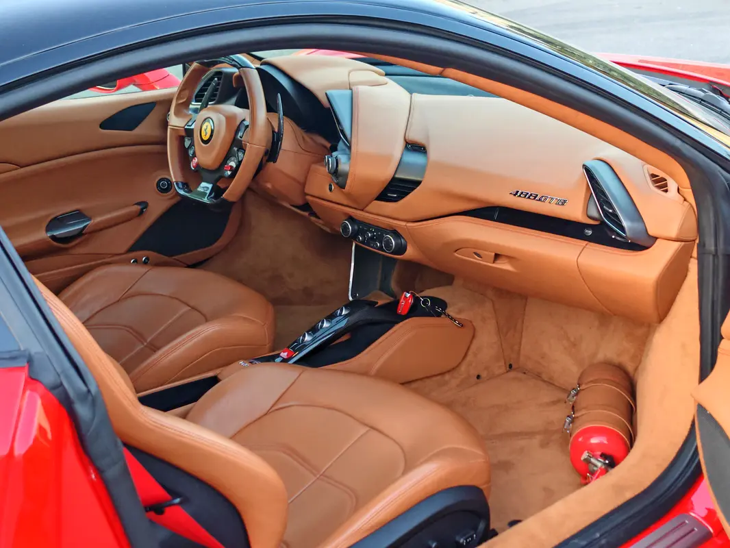 FERRARI 488 GTB Standard 2017 - photo 3 - Import Émirats | International Cars