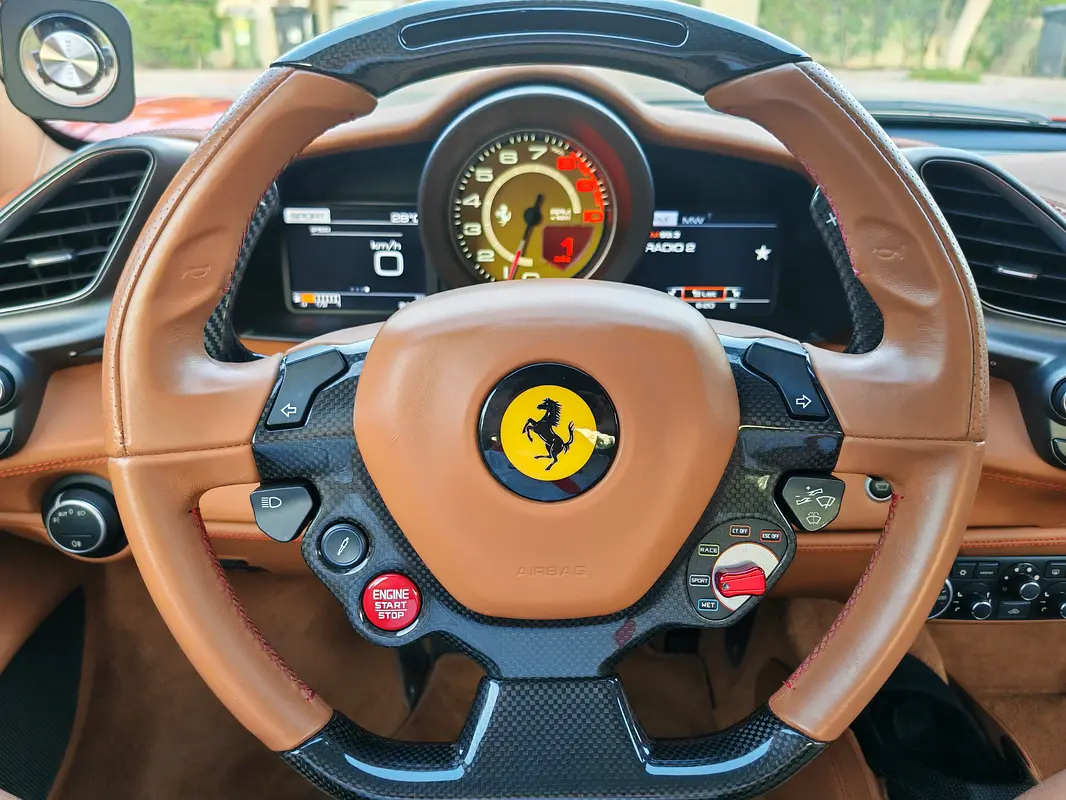 FERRARI 488 GTB Standard 2017 - photo 4 - Import Émirats | International Cars