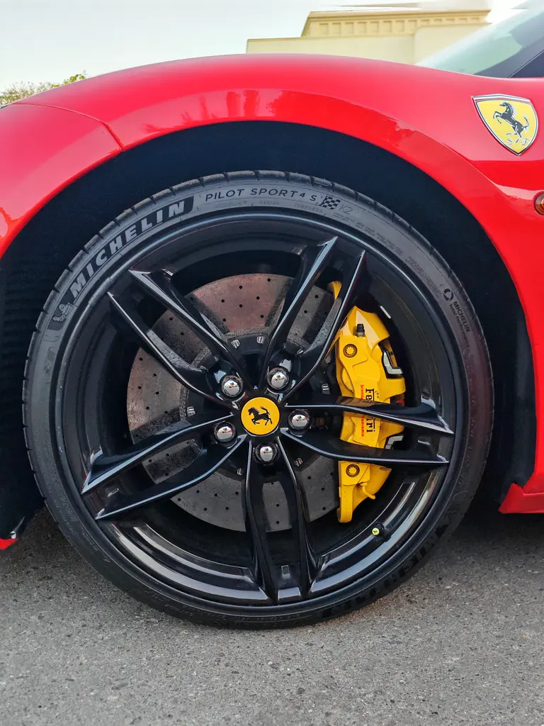 FERRARI 488 GTB Standard 2017 - photo 9 - Import Émirats | International Cars