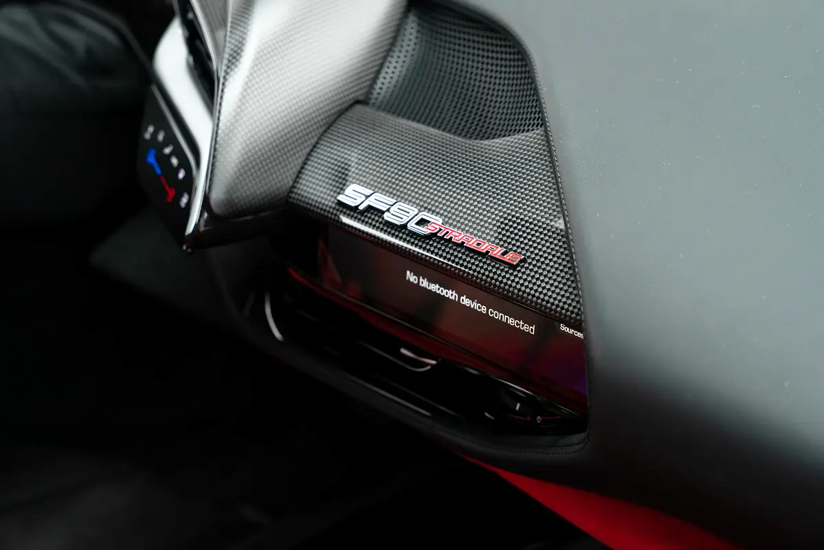 FERRARI SF90 Stradale Assetto Fiorano 2021 - photo 11 - Import Émirats | International Cars