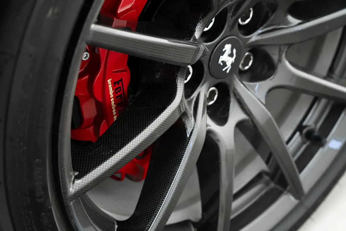 FERRARI SF90 Stradale Assetto Fiorano 2021 - photo 8 - Import Émirats | International Cars