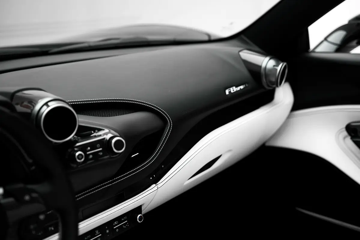 FERRARI F8 Spider V8 Turbo HELE 2023 - photo 9 - Import Émirats | International Cars