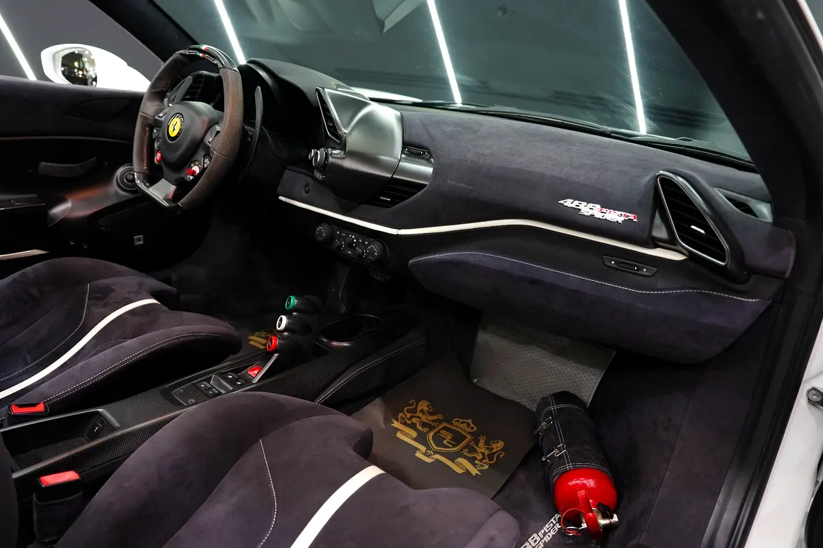 FERRARI 488 Pista Spider Atelier 2018 - photo 8 - Import Émirats | International Cars
