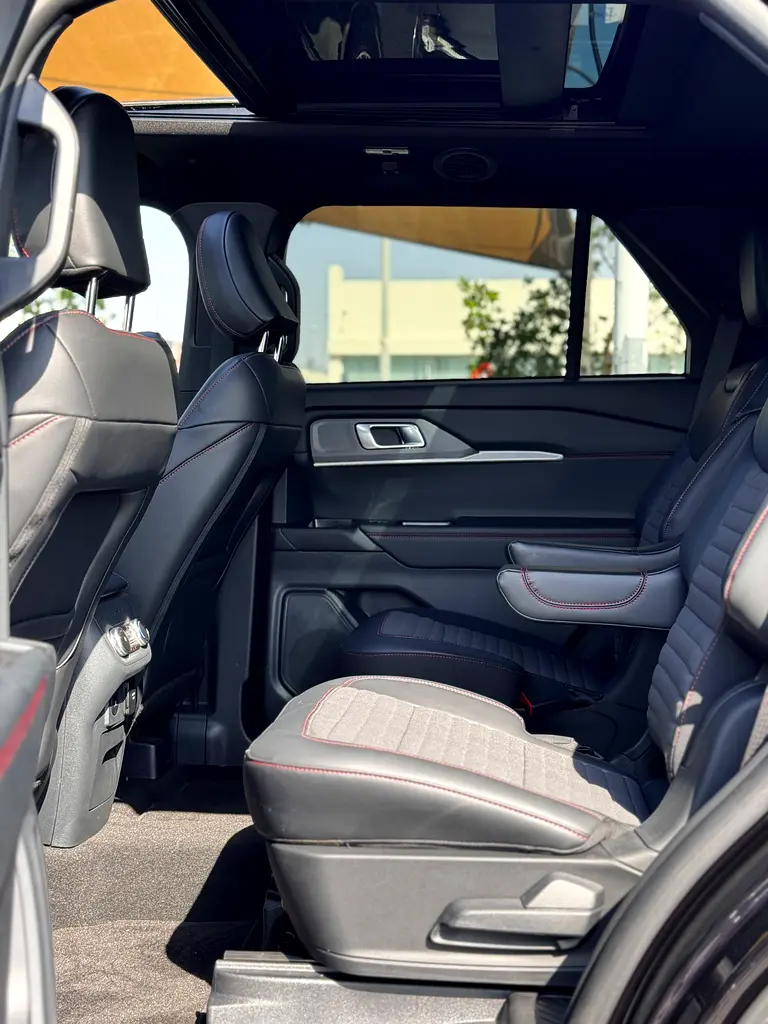 FORD Explorer ST 2025 - photo 12 - Import Émirats | International Cars