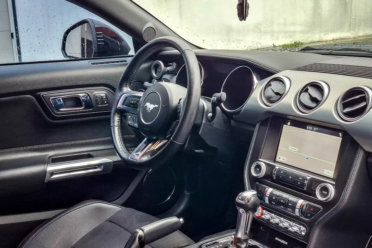 FORD Mustang GT California Special 2017 - photo 10 - Import Émirats | International Cars