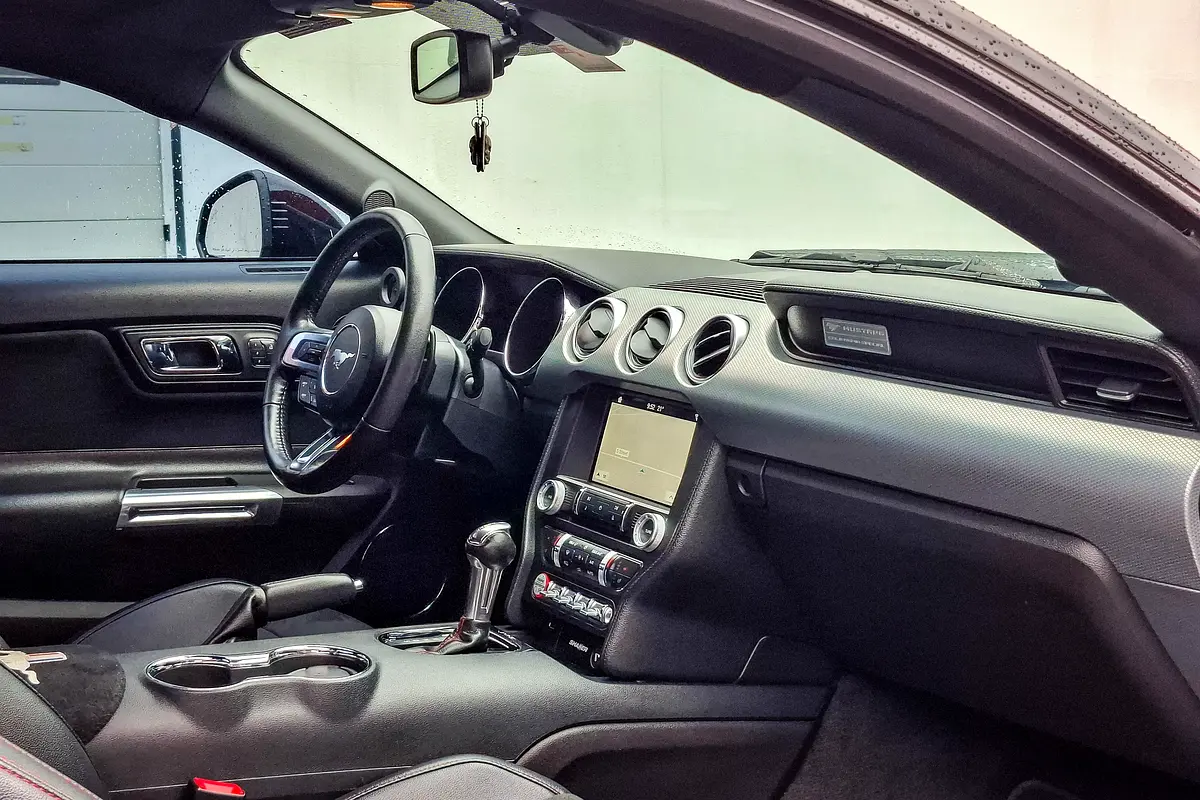 FORD Mustang GT California Special 2017 - photo 9 - Import Émirats | International Cars
