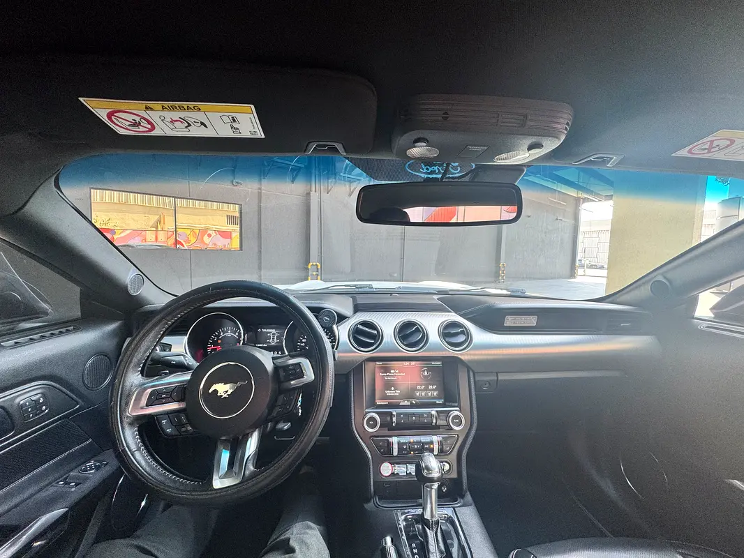FORD Mustang 50th Anniversary Edition 2015 - photo 12 - Import Émirats | International Cars