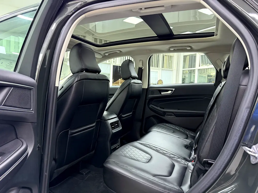 FORD Edge Titanium 2023 - photo 10 - Import Émirats | International Cars