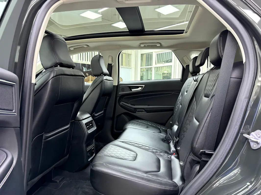 FORD Edge Titanium 2023 - photo 11 - Import Émirats | International Cars