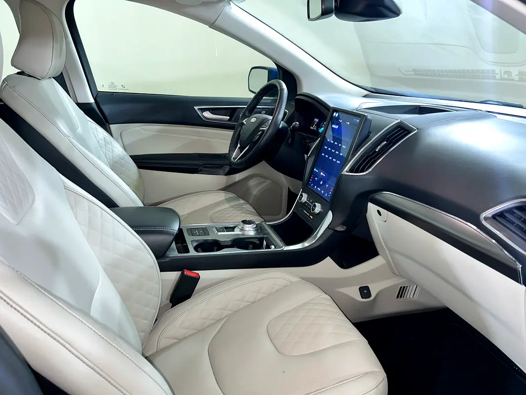 FORD Edge Titanium 2023 - photo 9 - Import Émirats | International Cars