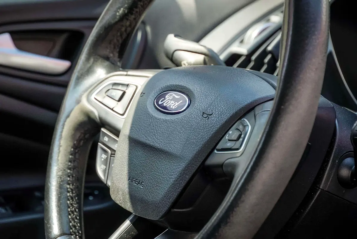 FORD Escape 2018 - photo 12 - Import Émirats | International Cars