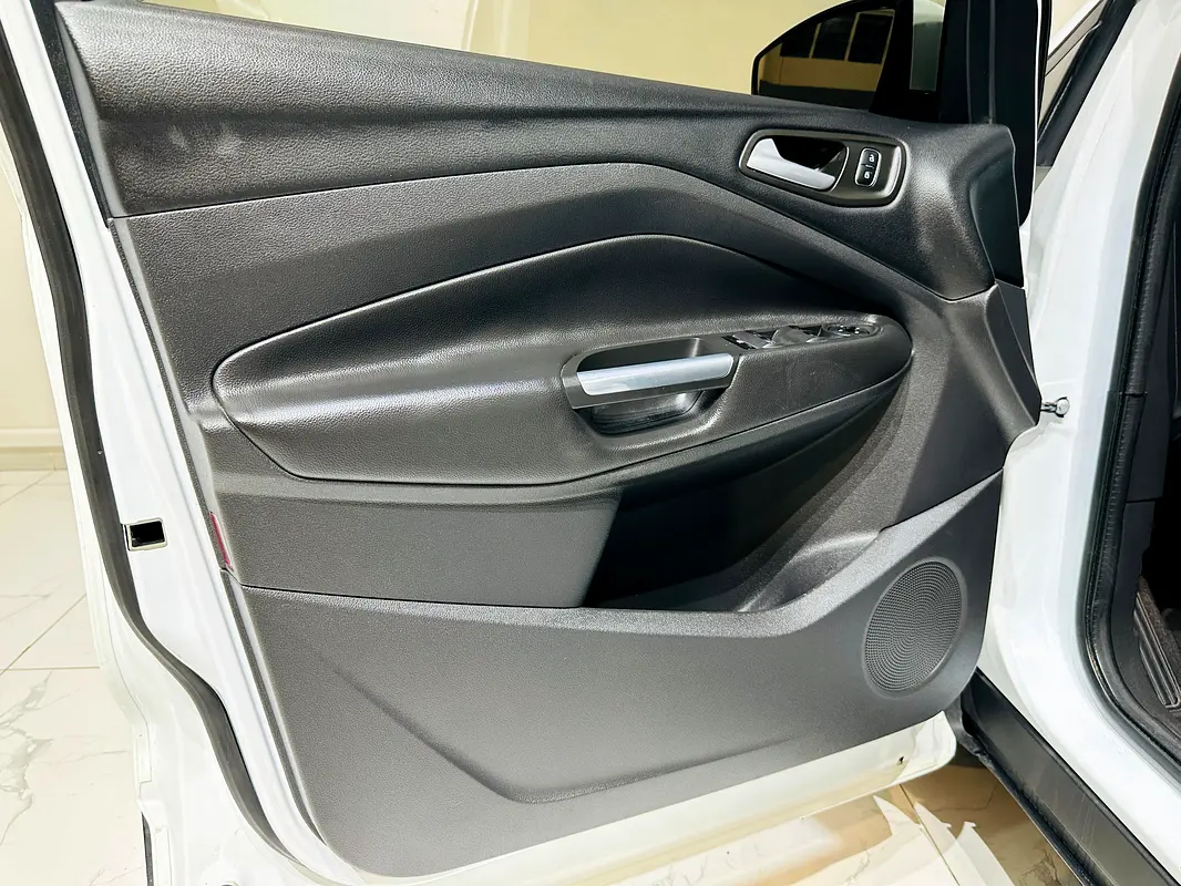 FORD Escape Ambiente 2019 - photo 10 - Import Émirats | International Cars