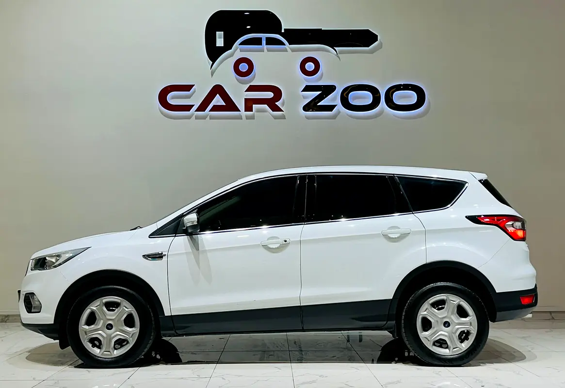 FORD Escape Ambiente 2019 - photo 2 - Import Émirats | International Cars