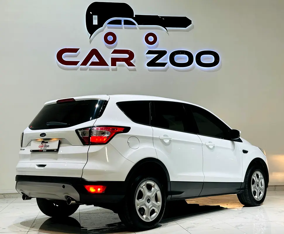 FORD Escape Ambiente 2019 - photo 8 - Import Émirats | International Cars