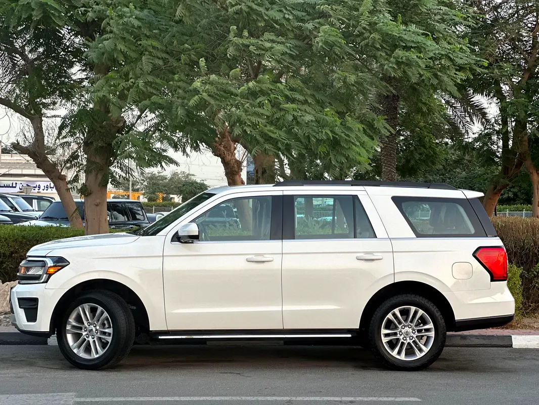 FORD Expedition XLT 2023 - photo 4 - Import Émirats | International Cars