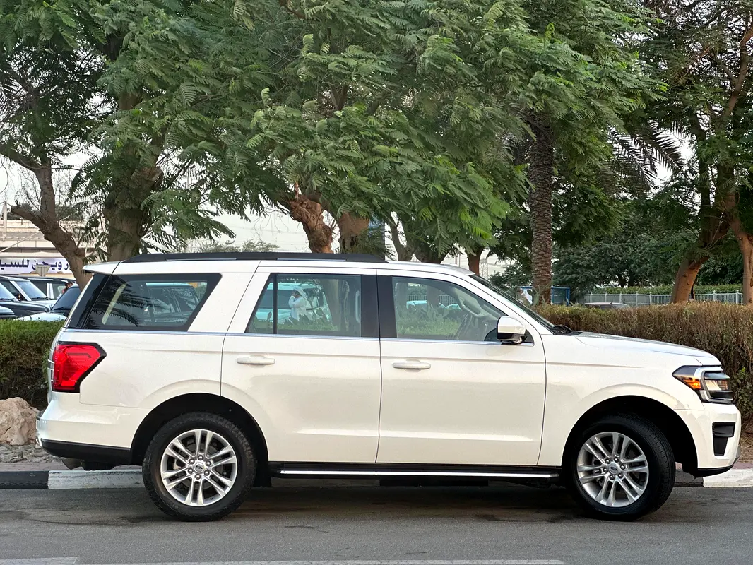 FORD Expedition XLT 2023 - photo 6 - Import Émirats | International Cars