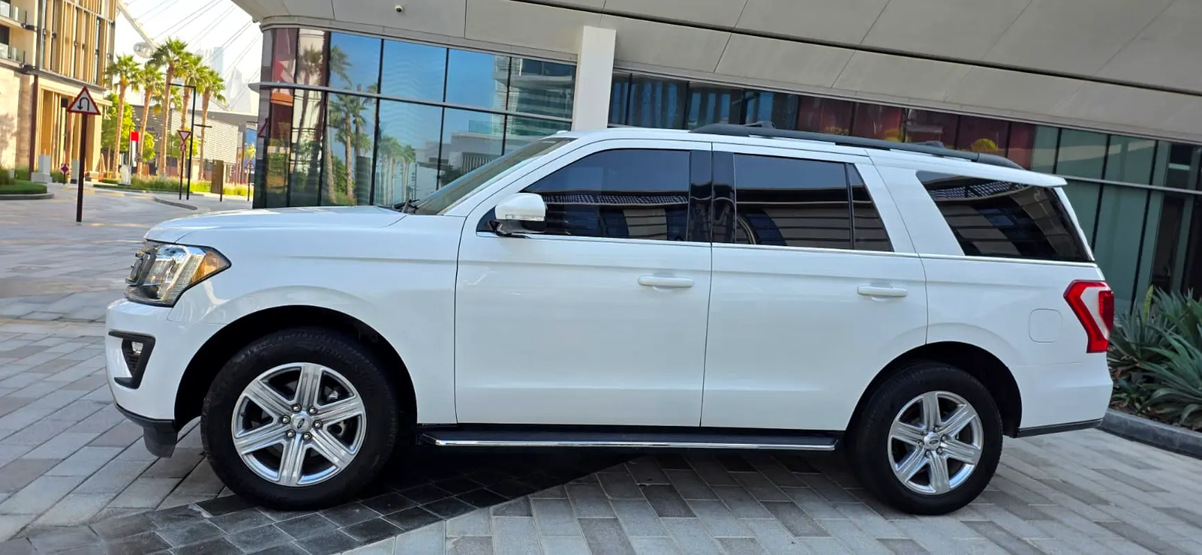 FORD Expedition XLT 2021 - photo 3 - Import Émirats | International Cars