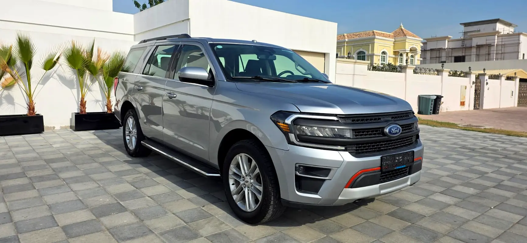 FORD Expedition XLT 2022 - photo 2 - Import Émirats | International Cars